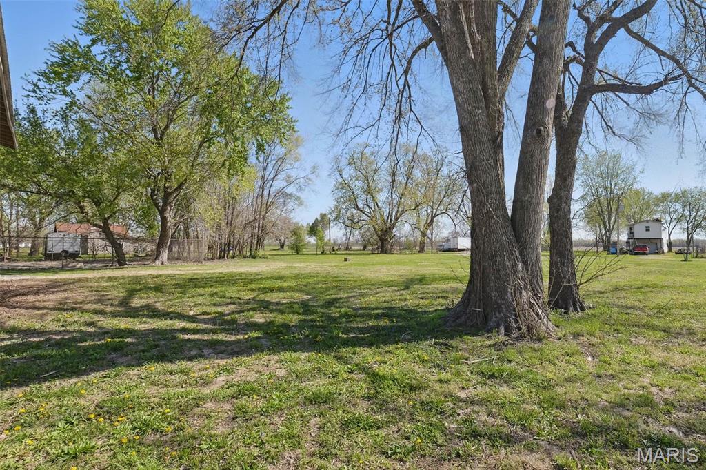 908 Railroad Avenue Foley, MO 63347 - Photo 4 of 37