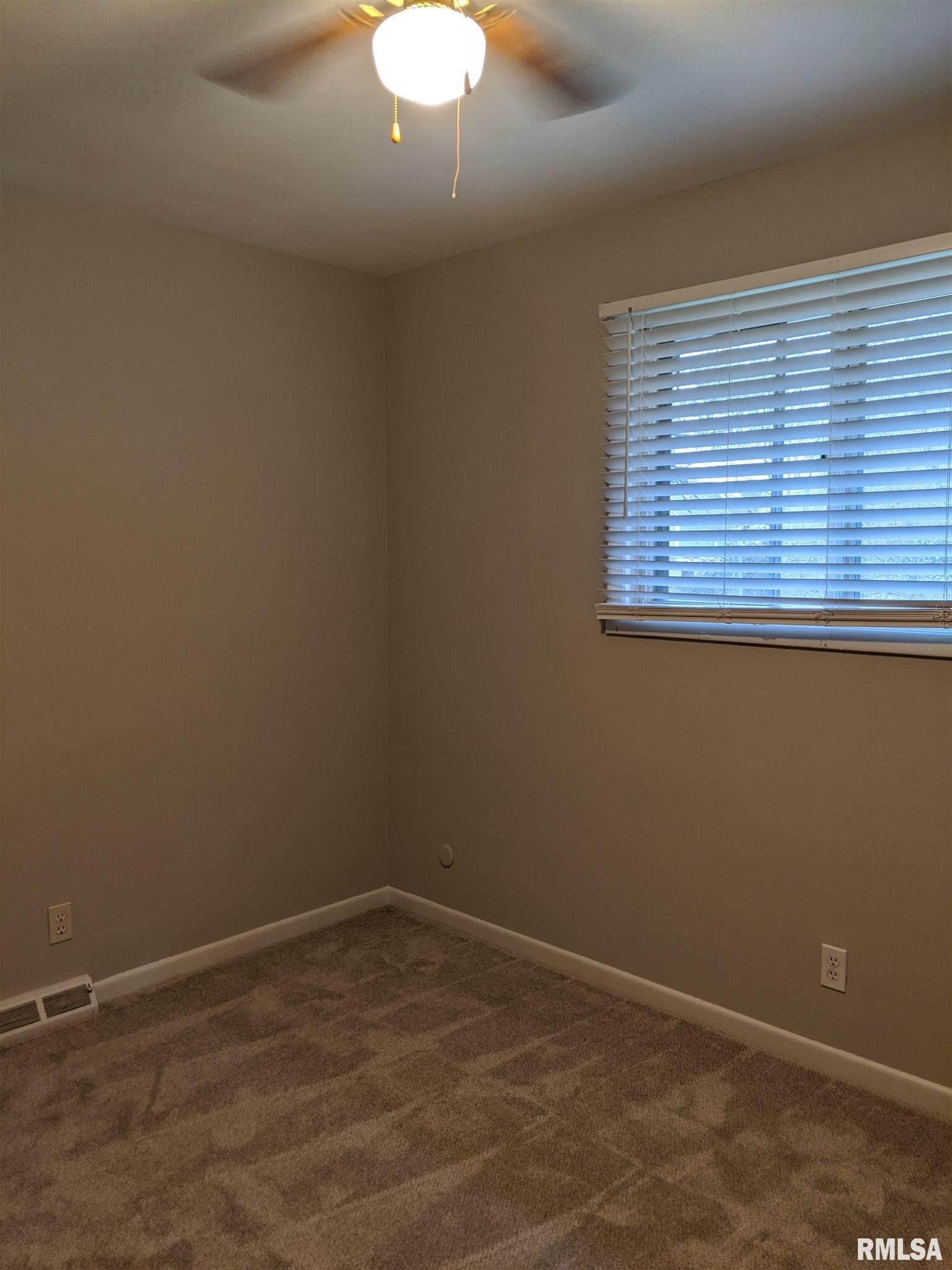 6204 West Fairview Road Peoria, IL 61607 - Photo 4 of 17