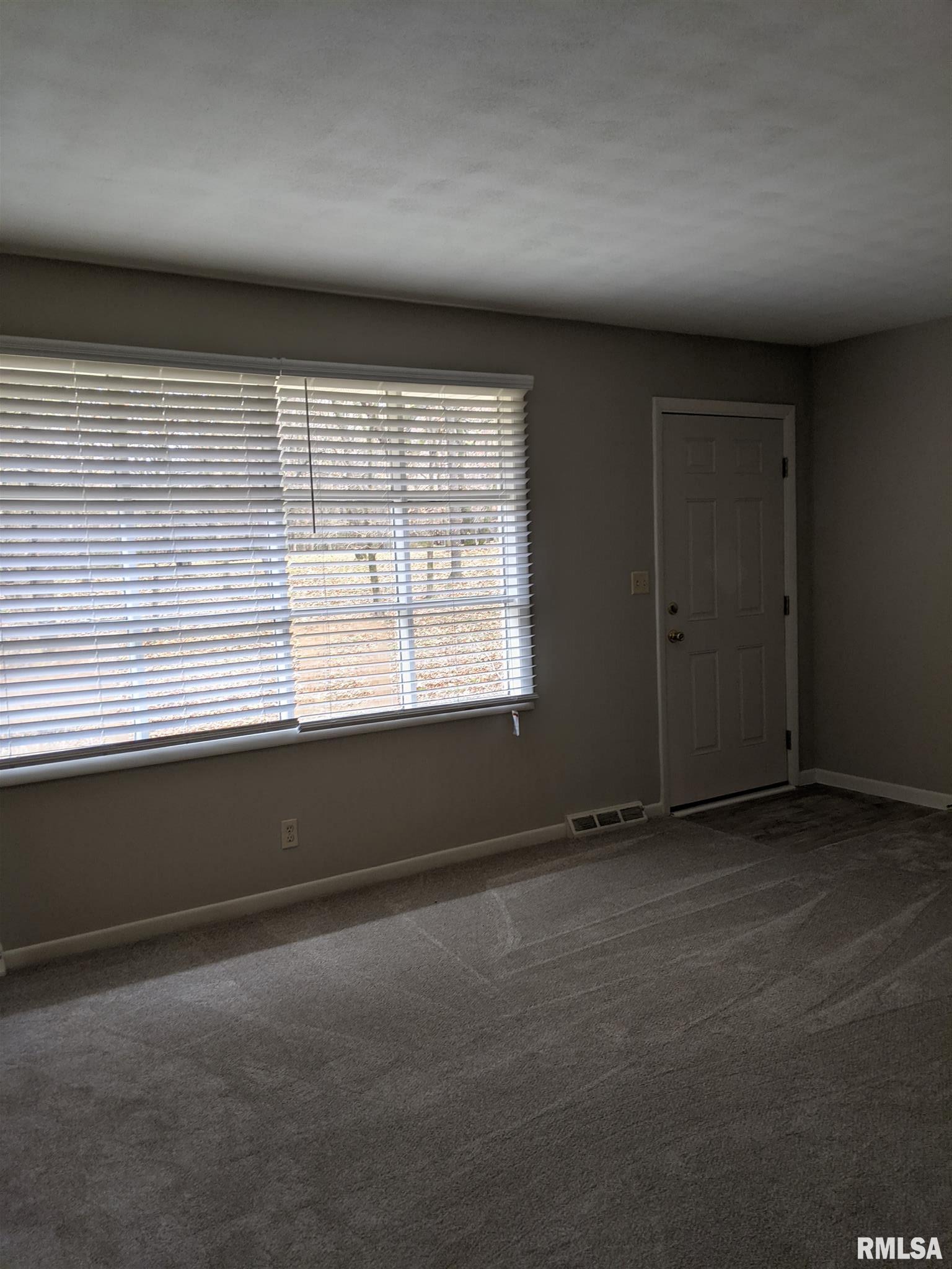 6204 West Fairview Road Peoria, IL 61607 - Photo 6 of 17