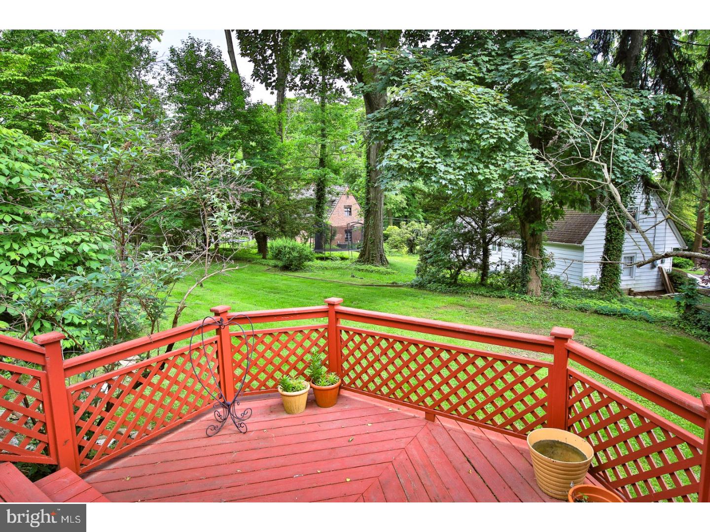 1055 Huntingdon Road Abington, PA 19001 - Photo 22 of 25 Deck