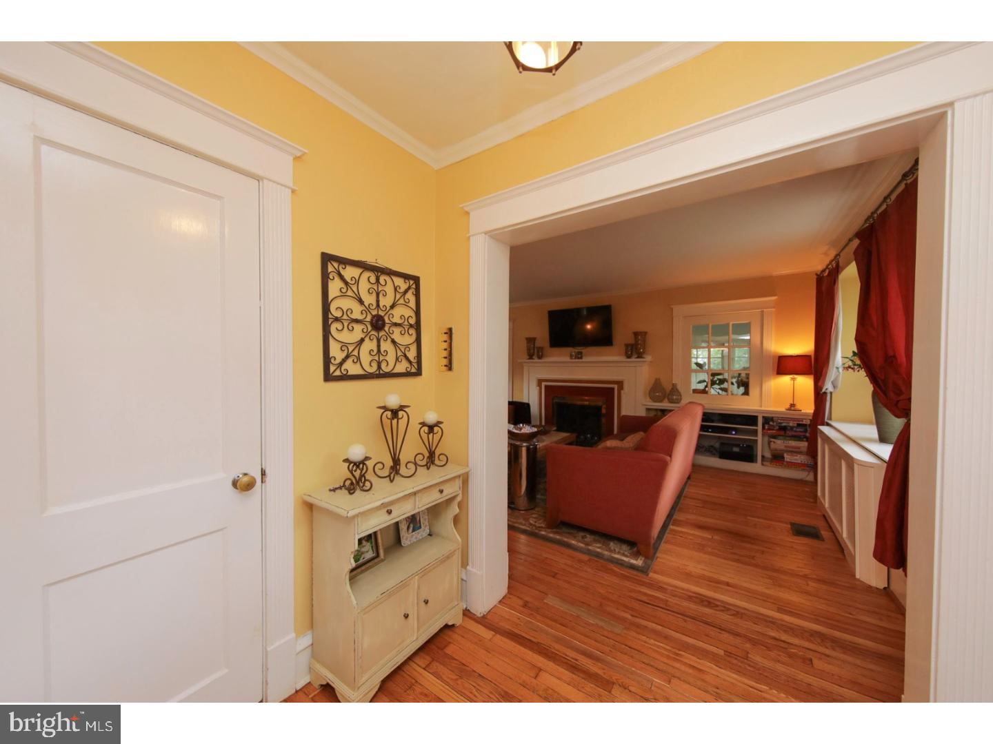 1055 Huntingdon Road Abington, PA 19001 - Photo 6 of 25 Foyer