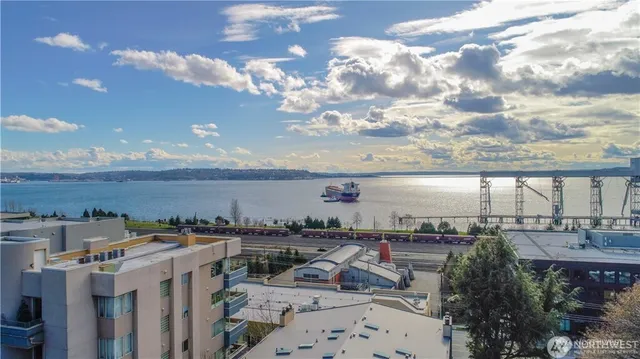 $849,950 | 620 West Mercer Place, Unit 2B, Seattle, WA 98119
