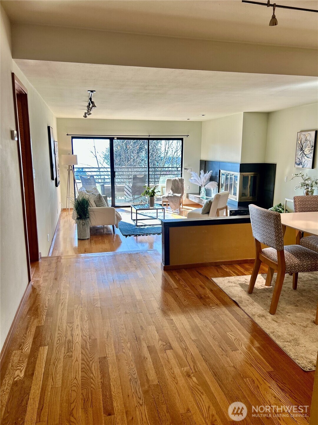 620 West Mercer Place, Unit 2B Seattle, WA 98119 - Photo 22 of 28 a living room with furniture and a large window
