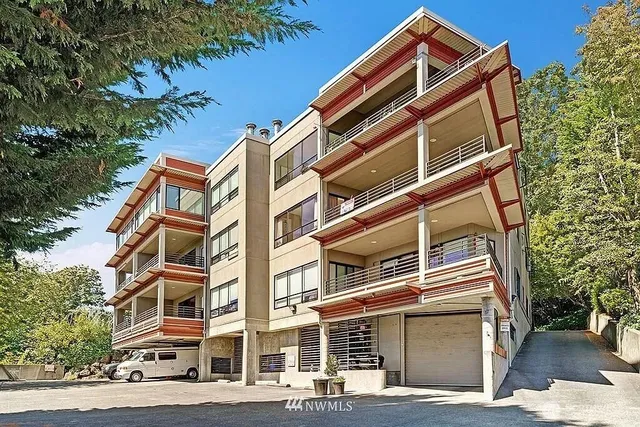 $849,950 | 620 West Mercer Place, Unit 2B, Seattle, WA 98119