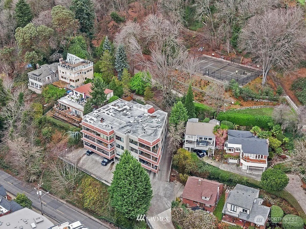 620 West Mercer Place, Unit 2B Seattle, WA 98119 - Photo 27 of 28 an aerial view of a house with a yard