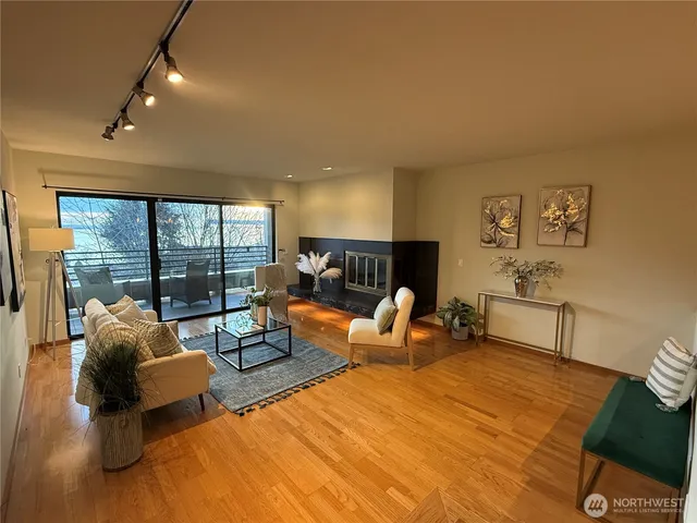 $849,950 | 620 West Mercer Place, Unit 2B, Seattle, WA 98119