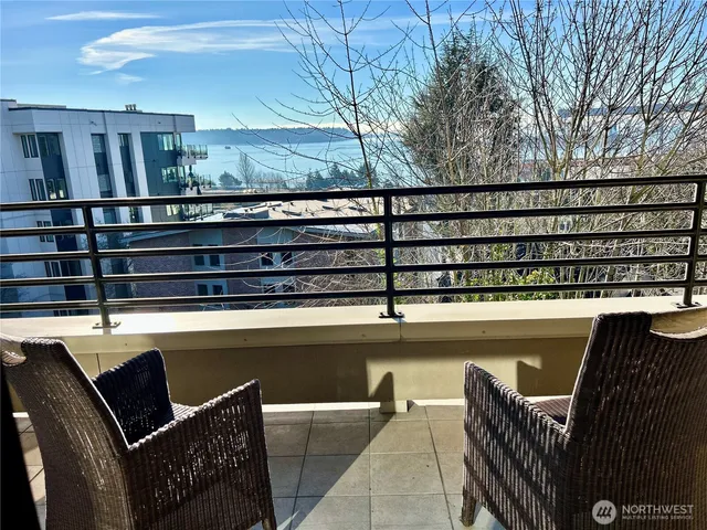 $849,950 | 620 West Mercer Place, Unit 2B, Seattle, WA 98119
