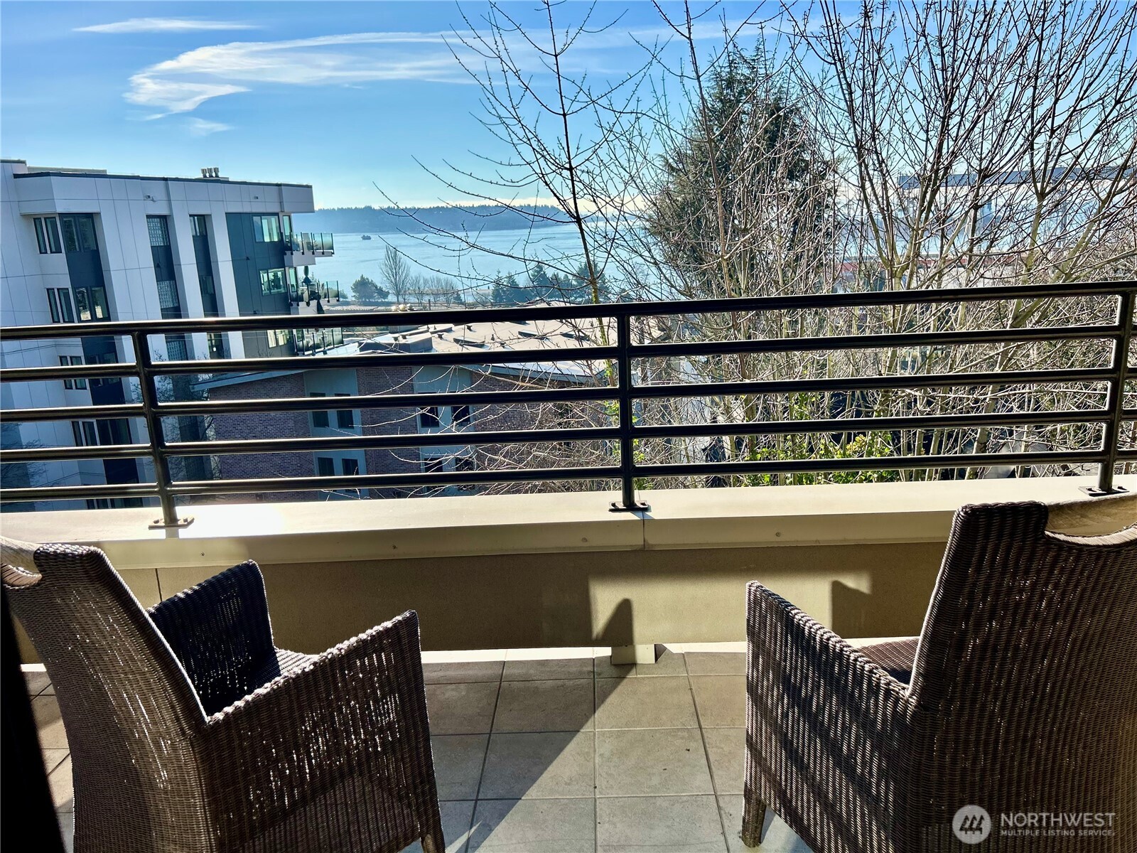 620 West Mercer Place, Unit 2B Seattle, WA 98119 - Photo 5 of 28 a view of a chairs and tables in the balcony