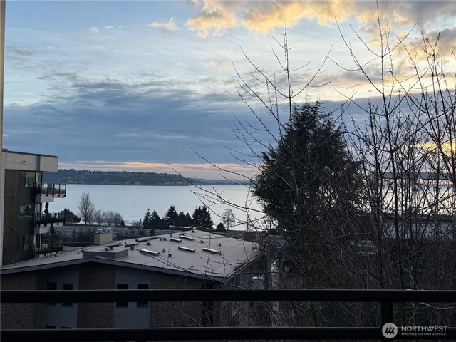 $849,950 | 620 West Mercer Place, Unit 2B, Seattle, WA 98119