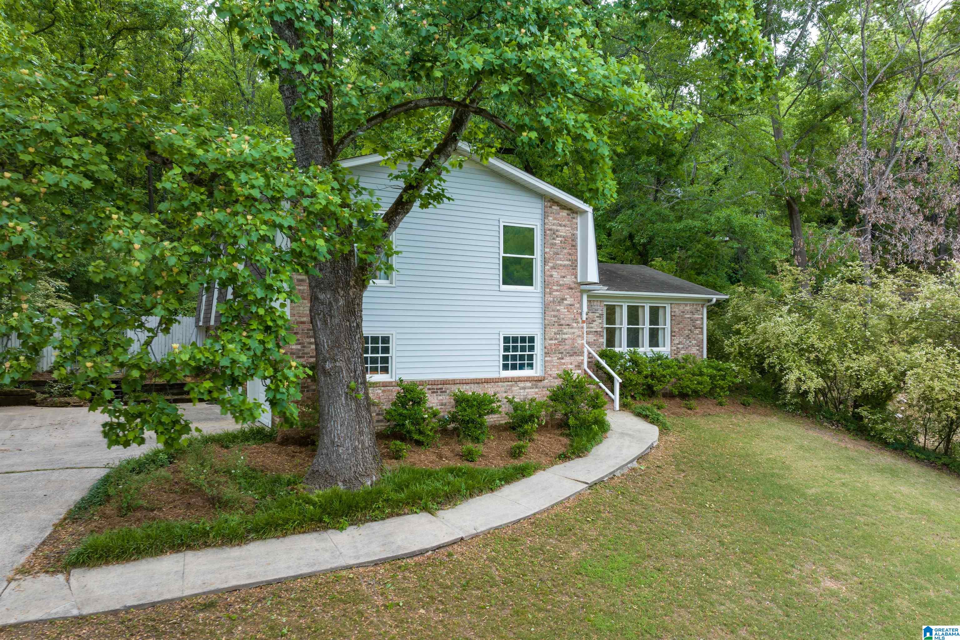 1004 Ryecroft Circle Pelham, AL 35124 - Photo 8 of 29