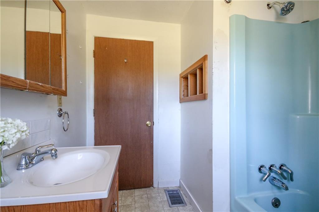 225 Weeks Road Richmond, ME 04357 - Photo 20 of 35 Full Bath