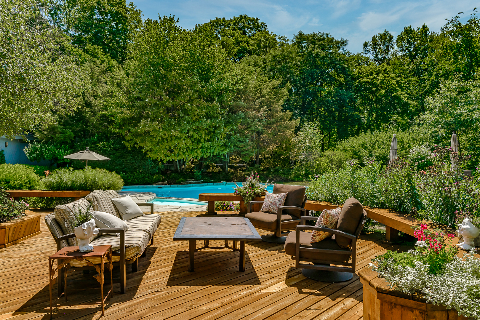 610 Juneberry Road Riverwoods, IL 60015 - Photo 40 of 50 an outdoor sitting area with furniture and garden view