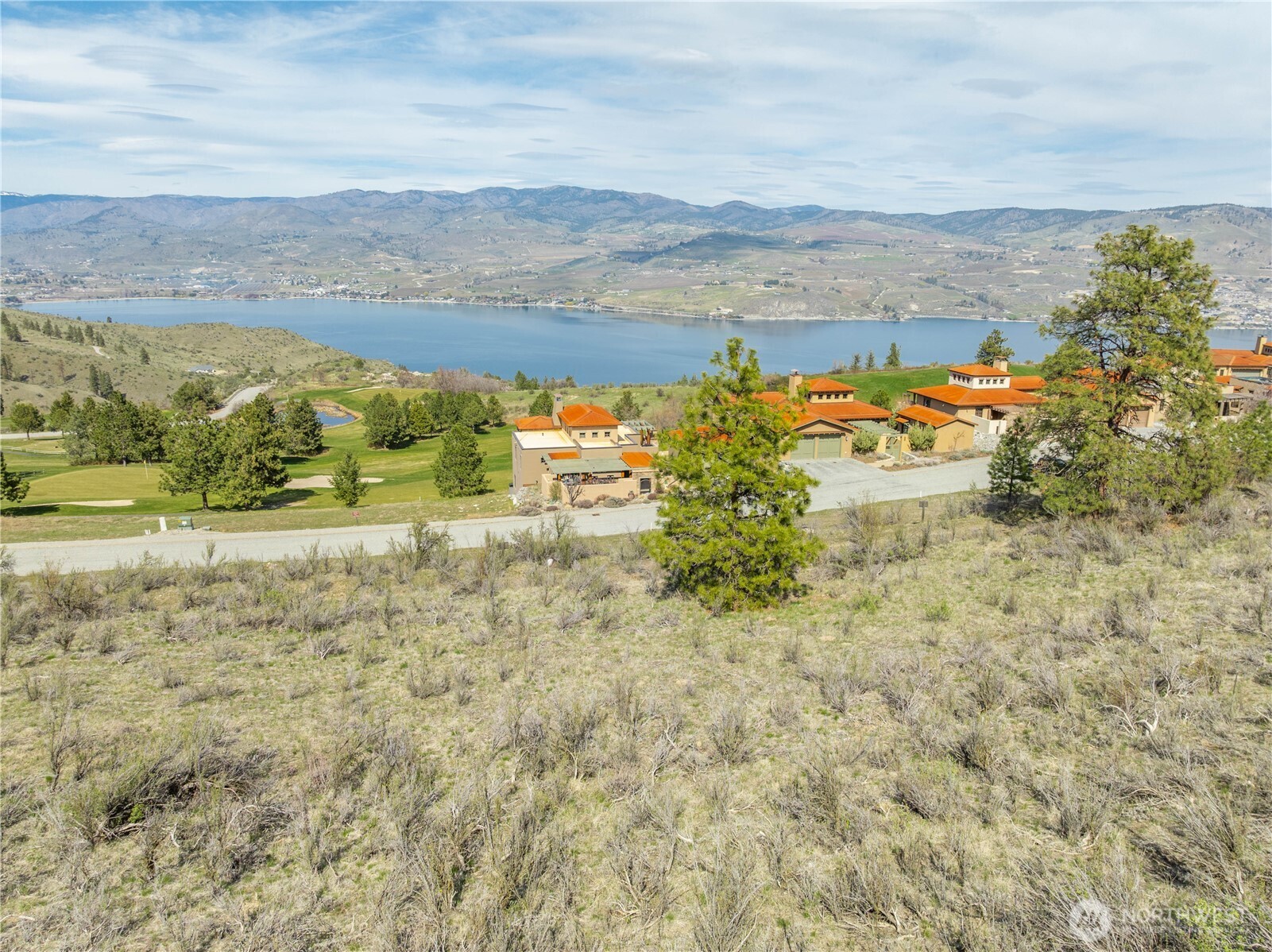 221 Bandera Way Chelan, WA 98816 - Photo 11 of 19 a view of ocean view with beach