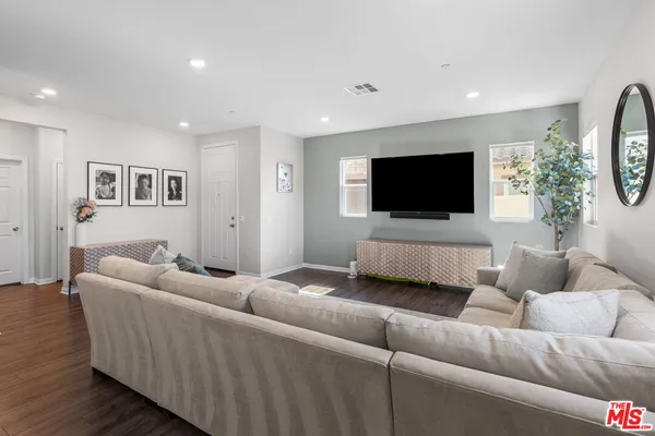 $849,000 | 17105 Zion Drive, Canyon Country, CA 91387
