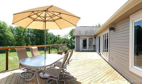 6440 Baker Road Howell, MI 48843 - Photo 14 of 20 Deck