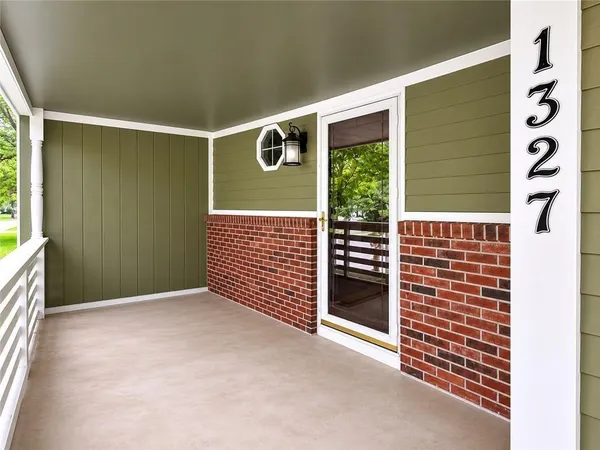 $399,900 | 1327 Northeast Depot Drive, Lee's Summit, MO 64086