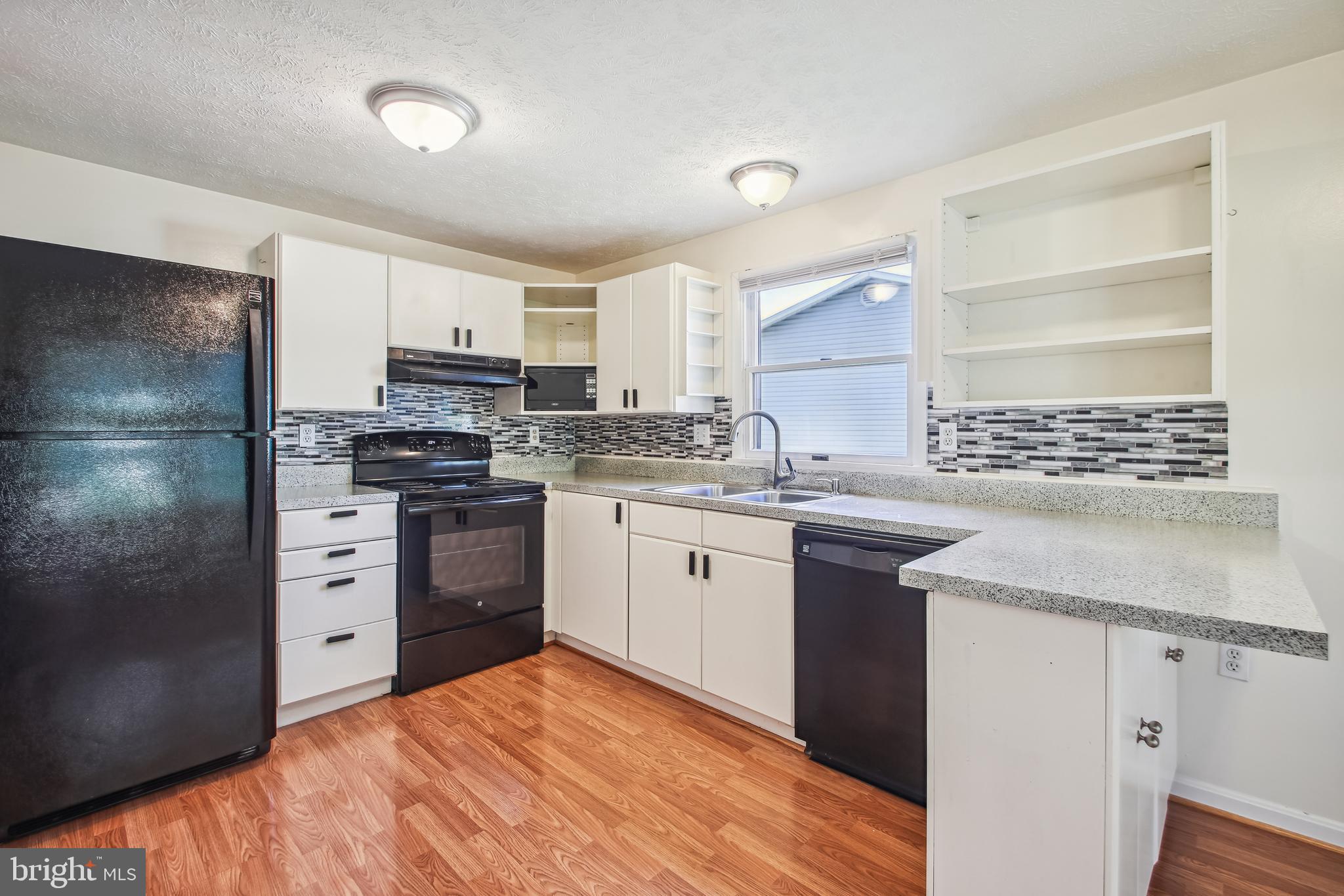 1882 Montreal Road Severn, MD 21144 - Photo 6 of 38 Spacious kitchen