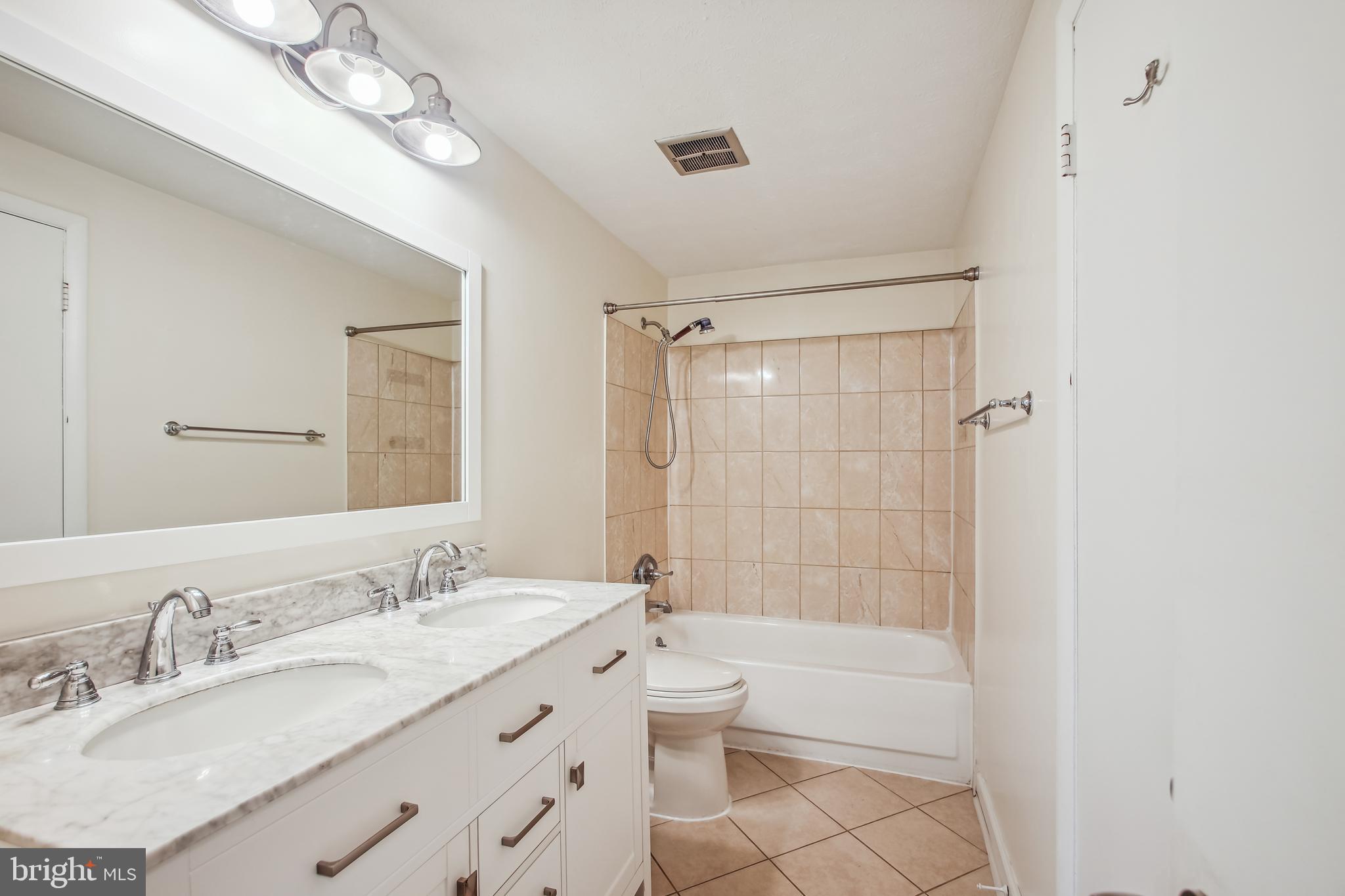 1882 Montreal Road Severn, MD 21144 - Photo 10 of 38 Full spacious bath