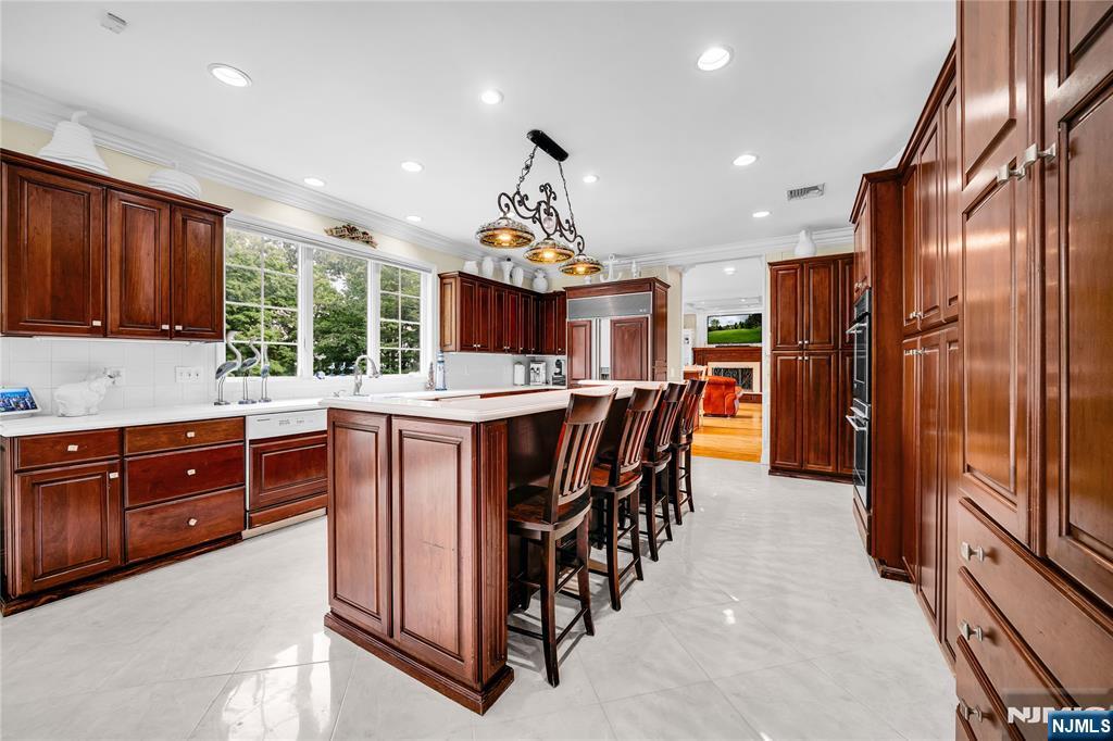 317 Rock Ridge Court Franklin Lakes, NJ 07417 - Photo 13 of 48