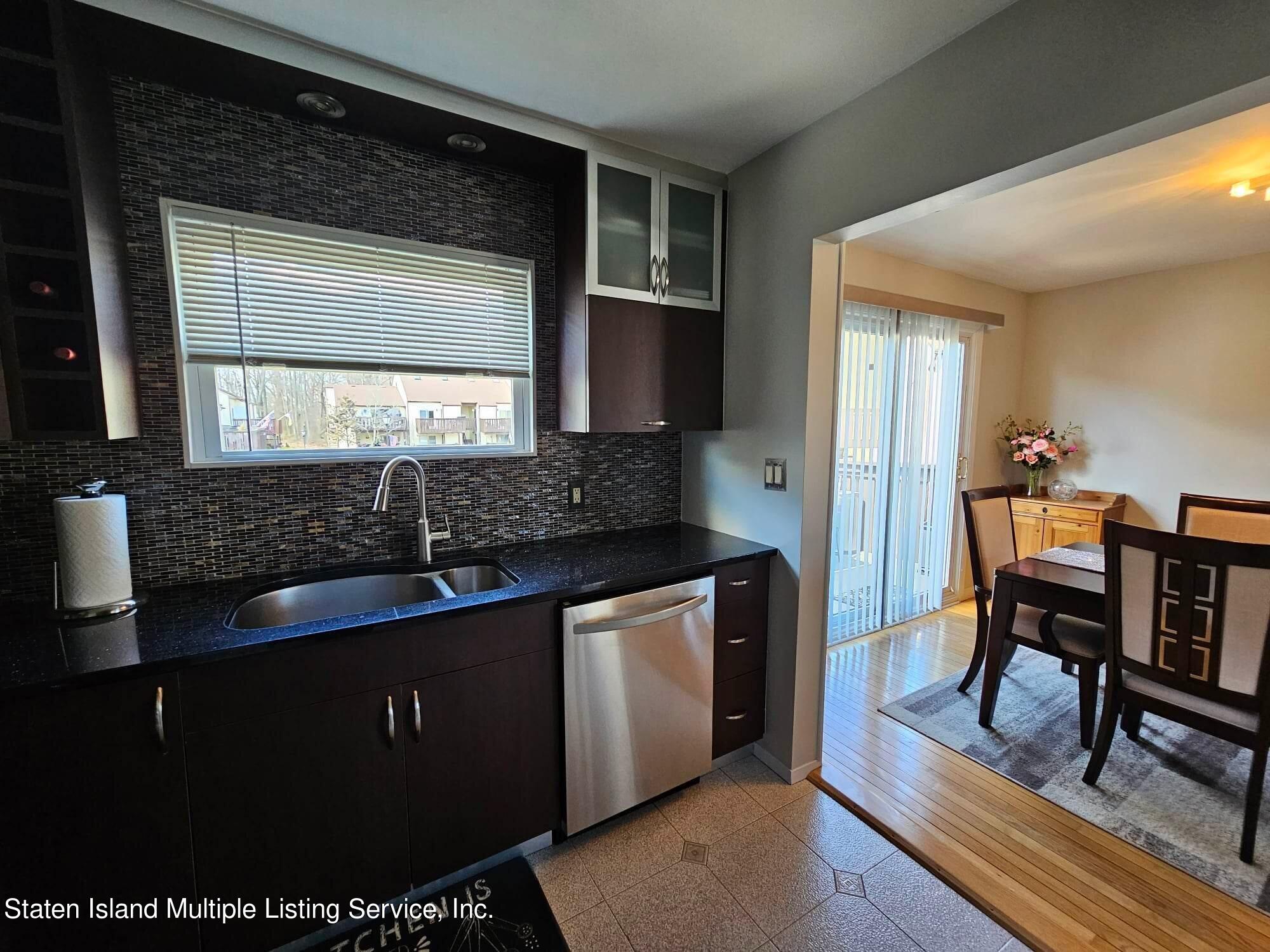 314 Timber Ridge Drive Staten Island, NY 10306 - Photo 11 of 24 336596345_925898688613287_88781257296324