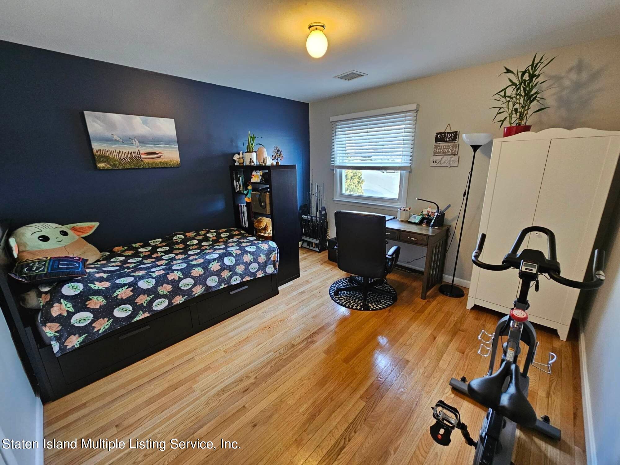 314 Timber Ridge Drive Staten Island, NY 10306 - Photo 14 of 24 336595806_936920690679464_79080638771179