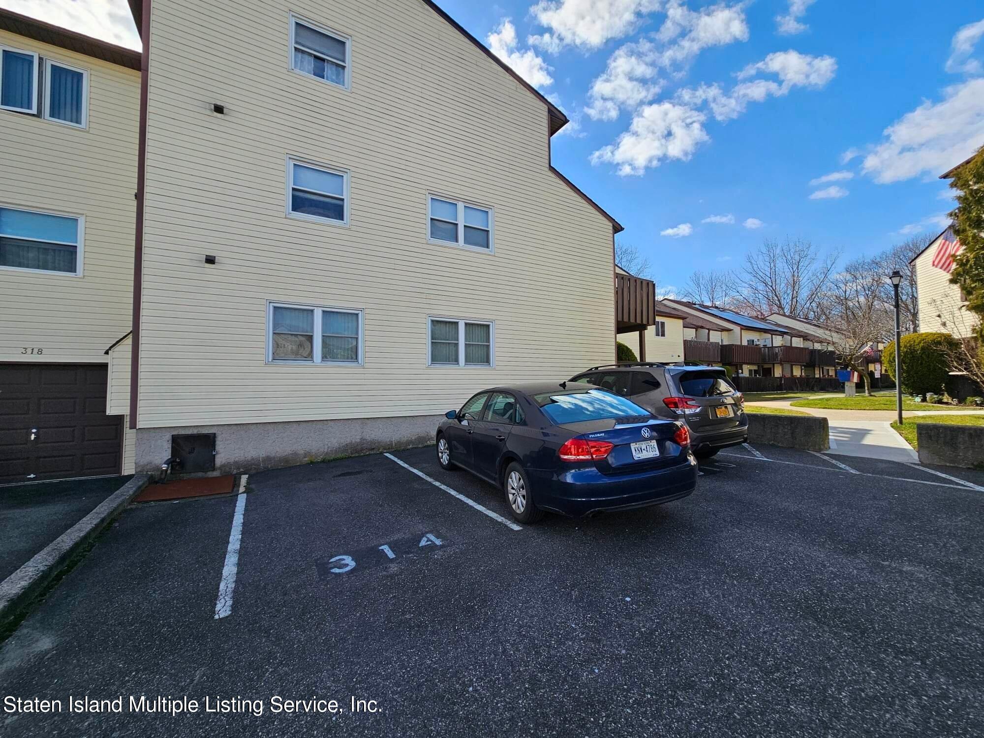 314 Timber Ridge Drive Staten Island, NY 10306 - Photo 4 of 24 314 Timber Ridge Drive