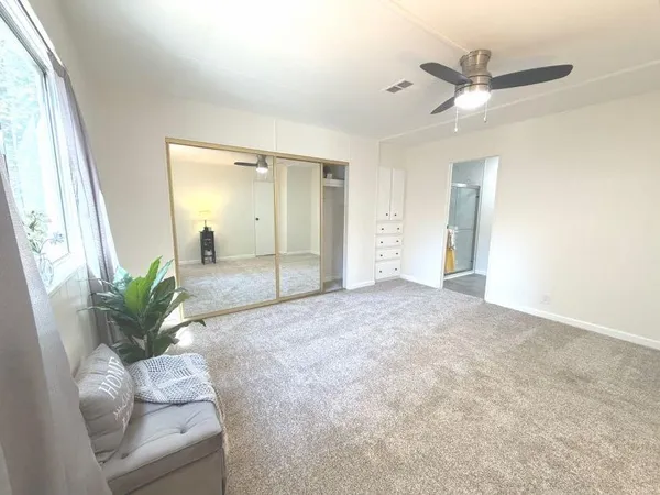 a view of livingroom with furniture