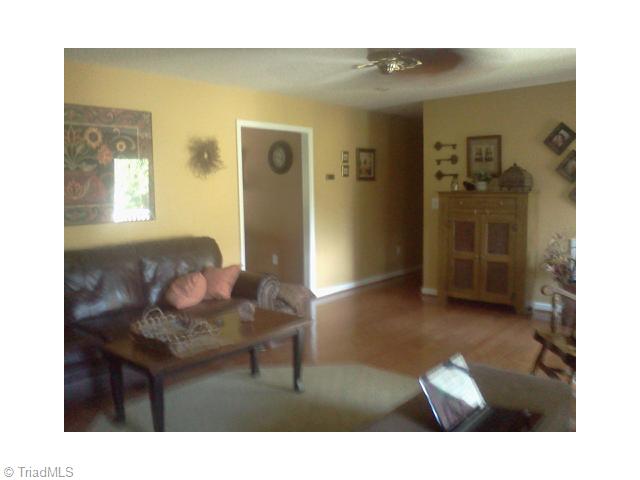 4354 Dunbar Bridge Road Asheboro, NC 27205 - Photo 4 of 16 Living Room.