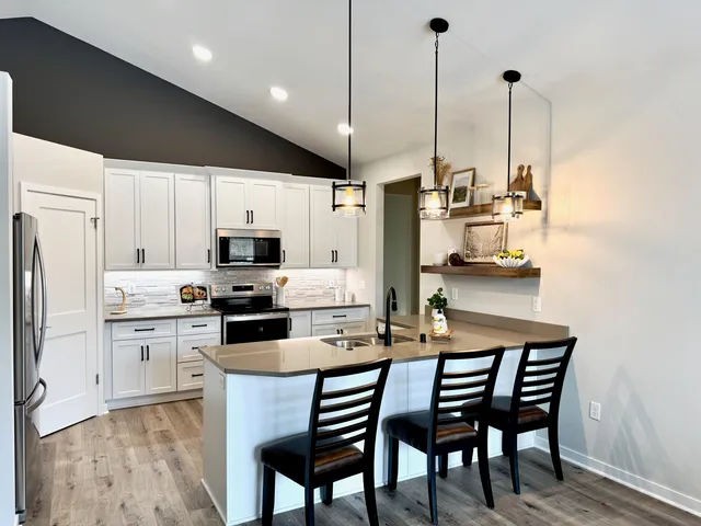 $660,000 | W255-s5377 Primrose Lane, Waukesha, WI 53189