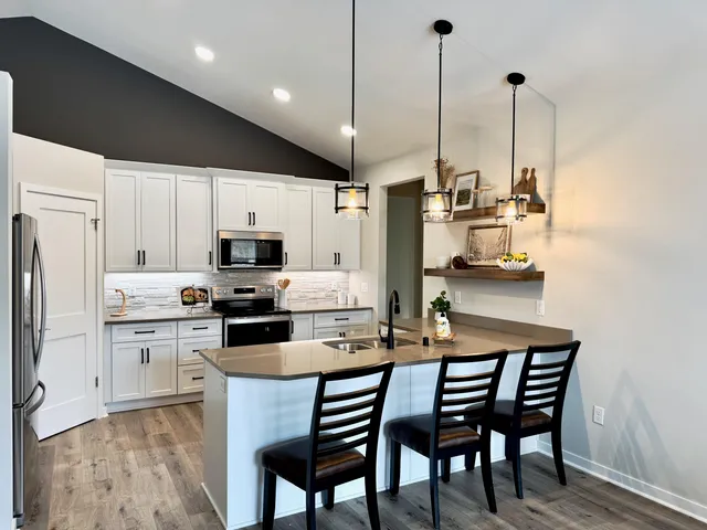 $660,000 | W255-s5377 Primrose Lane, Waukesha, WI 53189