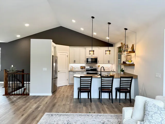 $660,000 | W255-s5377 Primrose Lane, Waukesha, WI 53189