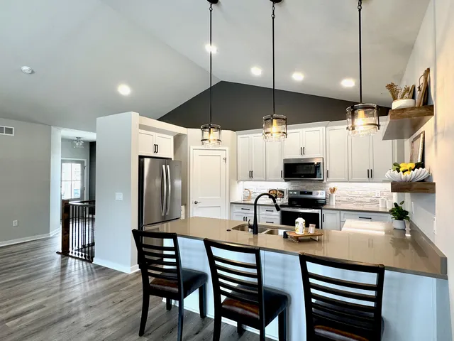 $660,000 | W255-s5377 Primrose Lane, Waukesha, WI 53189