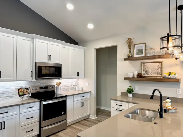 $660,000 | W255-s5377 Primrose Lane, Waukesha, WI 53189