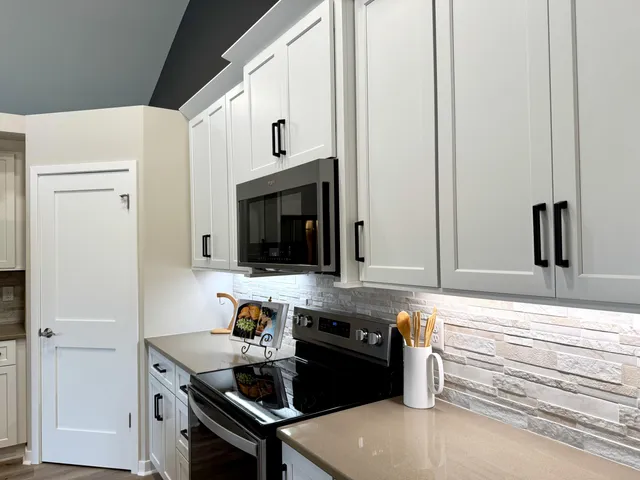 $660,000 | W255-s5377 Primrose Lane, Waukesha, WI 53189