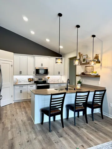 $660,000 | W255-s5377 Primrose Lane, Waukesha, WI 53189