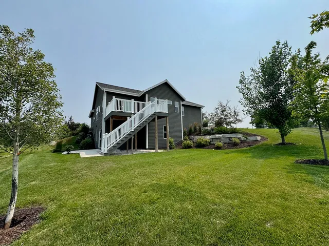 $660,000 | W255-s5377 Primrose Lane, Waukesha, WI 53189