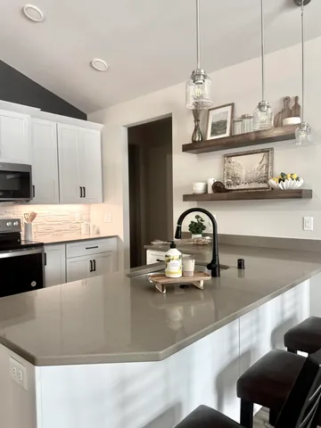 $660,000 | W255-s5377 Primrose Lane, Waukesha, WI 53189