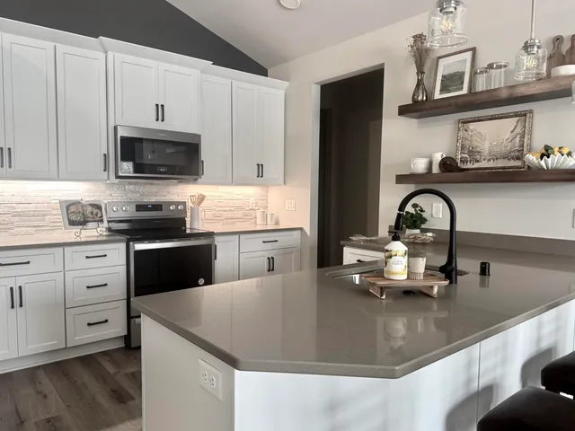 $660,000 | W255-s5377 Primrose Lane, Waukesha, WI 53189