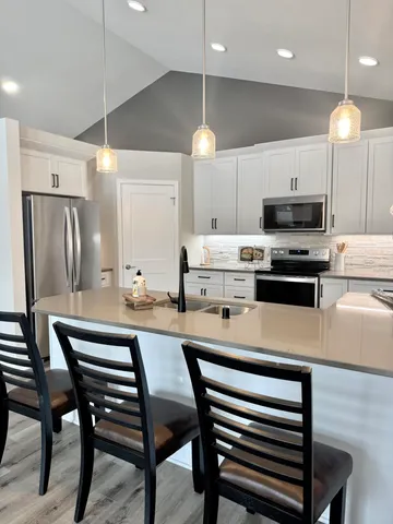 $660,000 | W255-s5377 Primrose Lane, Waukesha, WI 53189