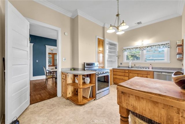 $875,000 | 524 East Arrow Highway, Upland, CA 91786