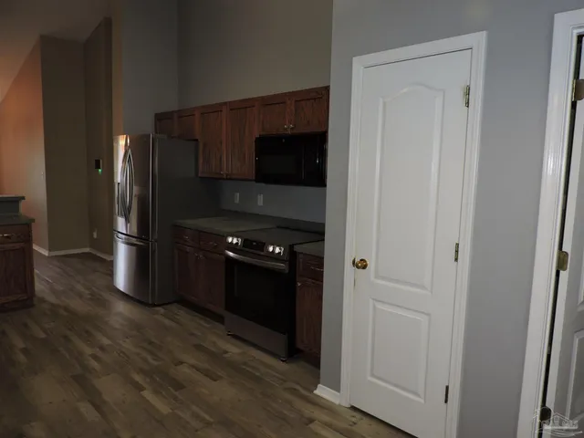 $1,950 | 724 Hanley Downs Drive, Cantonment, FL 32533