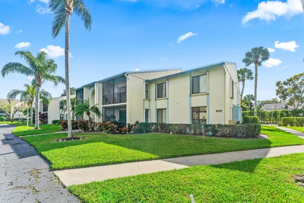 $1,950 | 1117 Green Pine Boulevard, Unit D2, West Palm Beach, FL 33409