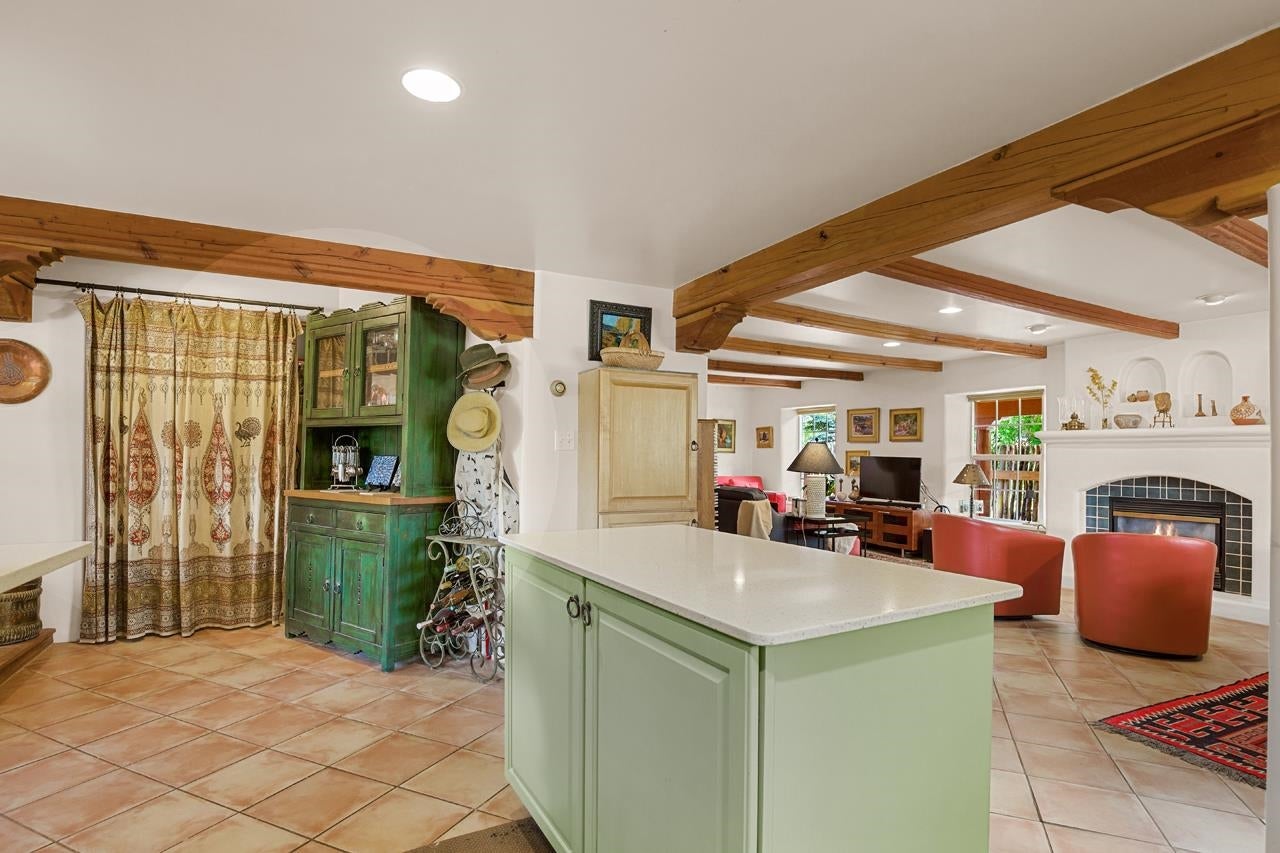97 Hondo Seco Road Arroyo Hondo, NM 87513 - Photo 8 of 35 Gallery Image 8