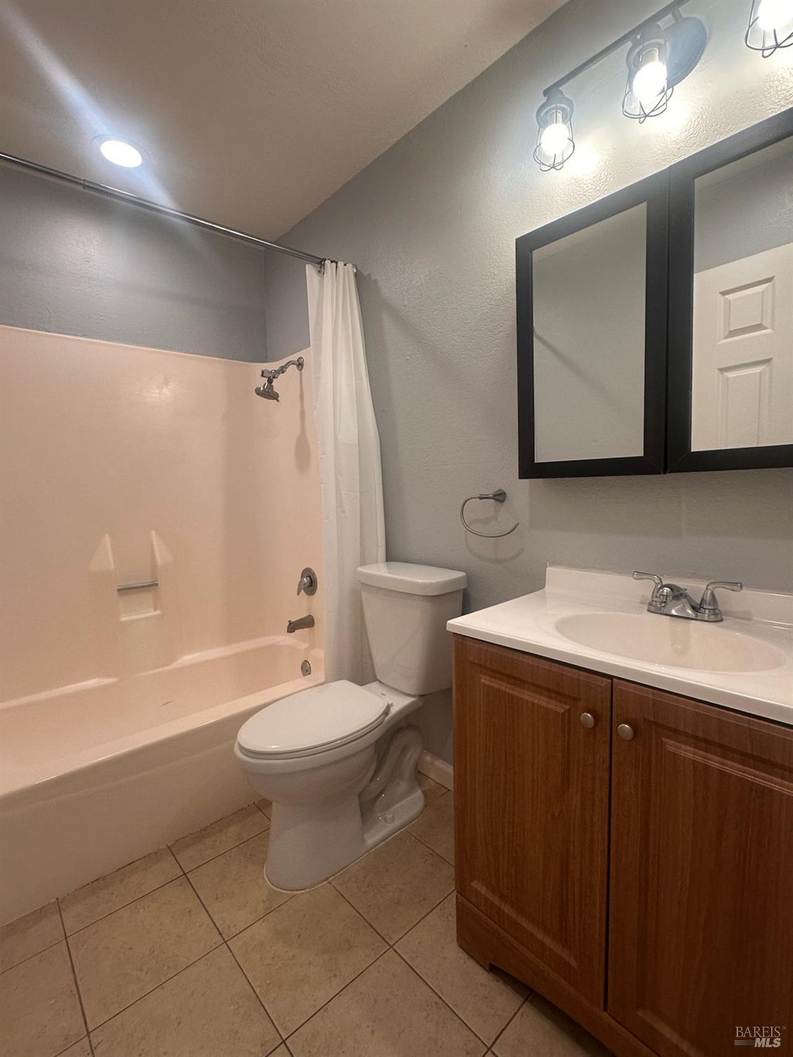 420 Marshall Road, Unit B Vacaville, CA 95687 - Photo 4 of 12 Gallery Image 4