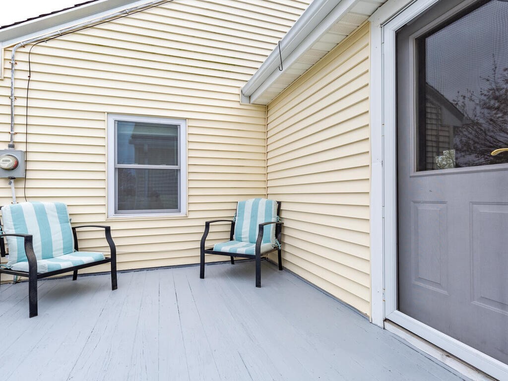2 Thompson Avenue Westerly, RI 02891 - Photo 30 of 36 Front porch