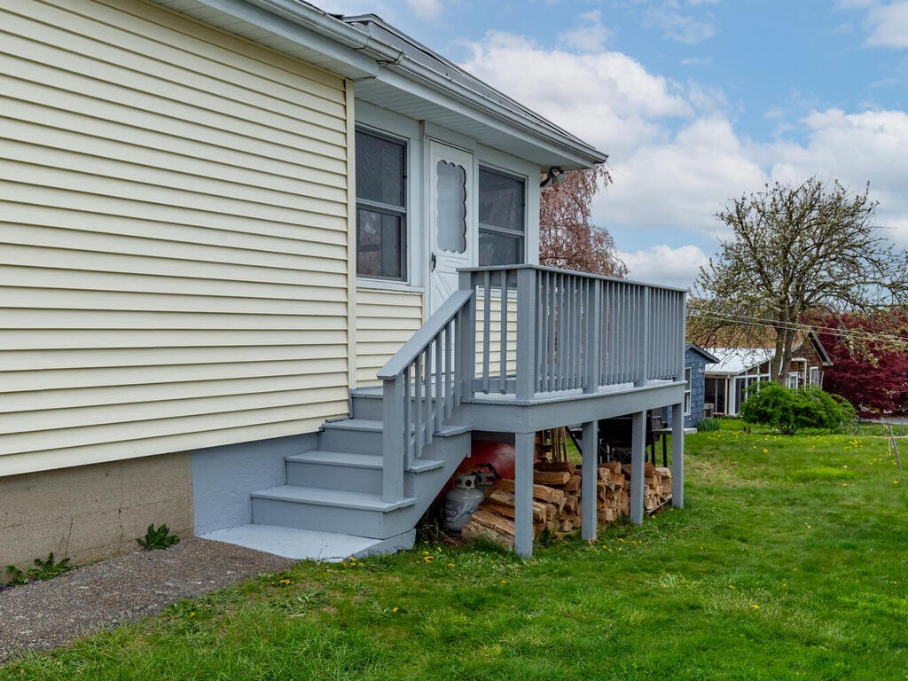 2 Thompson Avenue Westerly, RI 02891 - Photo 31 of 36 Side porch leading into the sun room