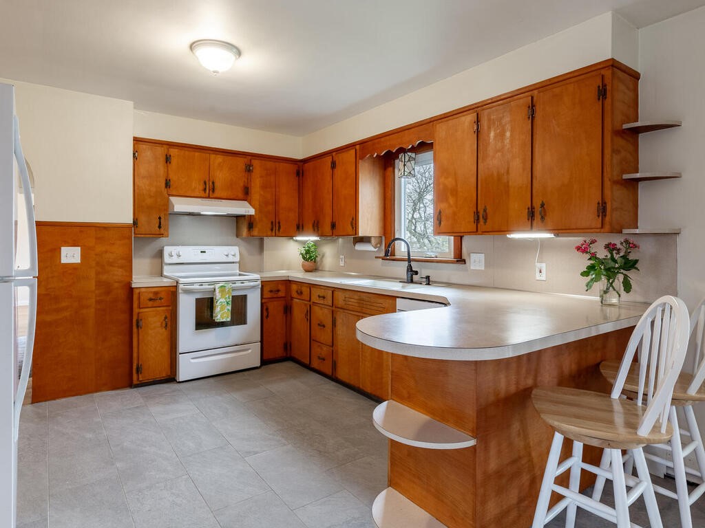 2 Thompson Avenue Westerly, RI 02891 - Photo 5 of 36 Gallery Image 5