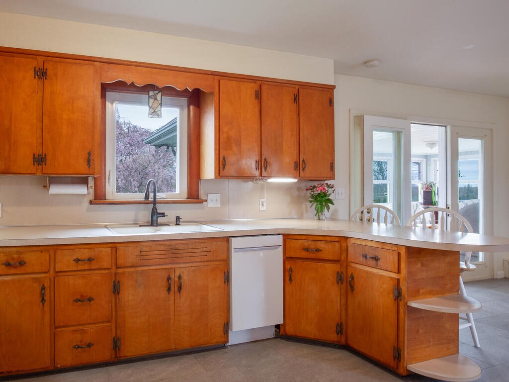 2 Thompson Avenue Westerly, RI 02891 - Photo 7 of 36 Gallery Image 7