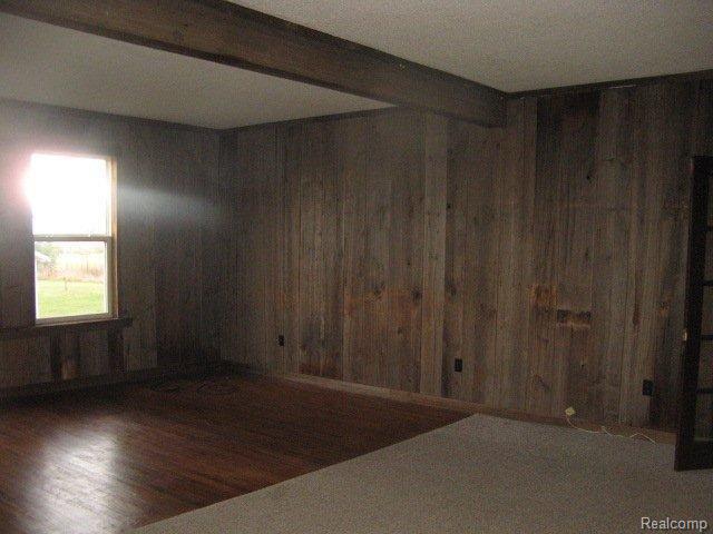 7477 Slattery Road North Branch, MI 48461 - Photo 2 of 8 6 Living Room