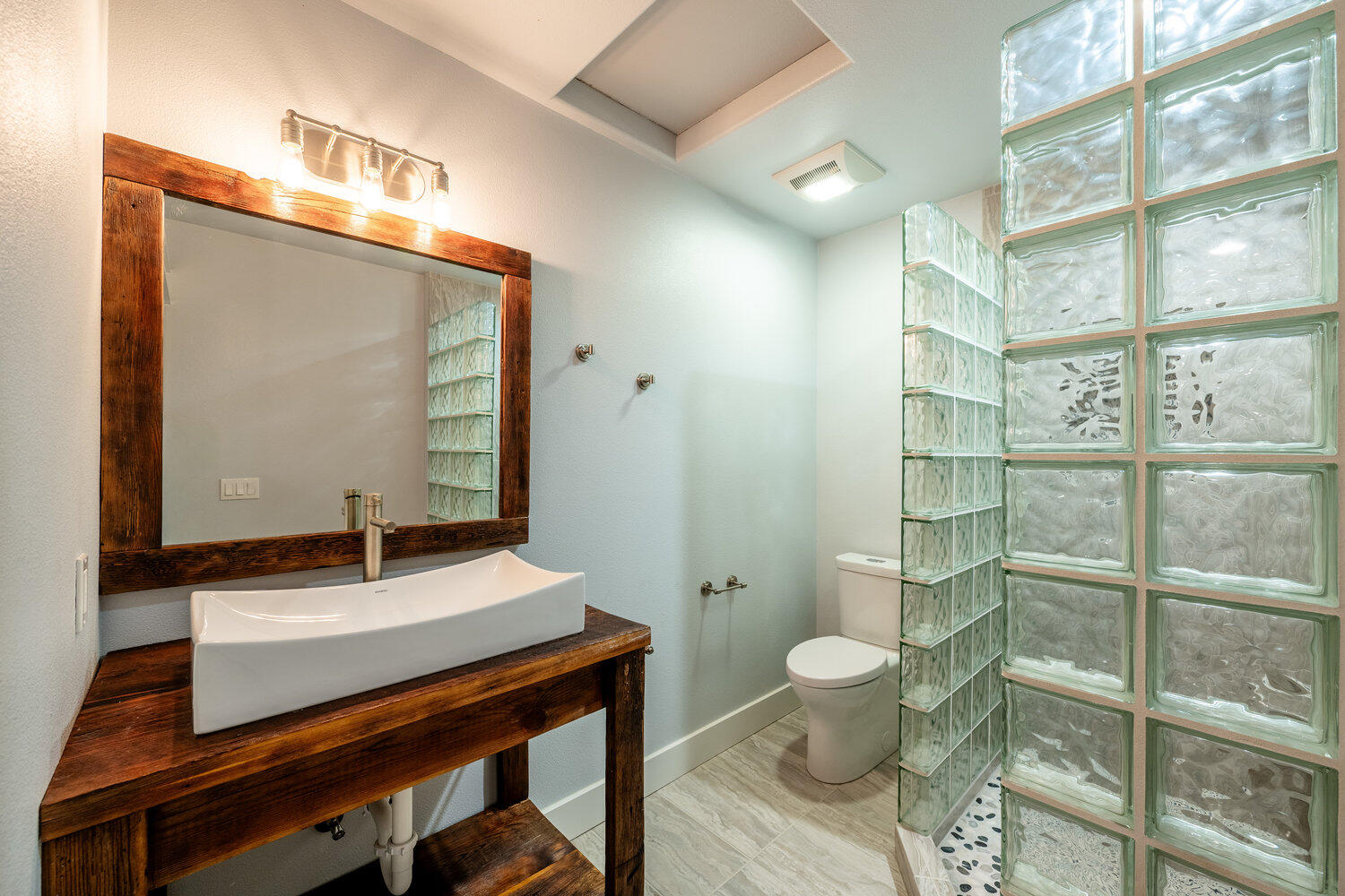 35 Primrose Lane Sheridan, WY 82801 - Photo 27 of 55 Upstairs Bathroom